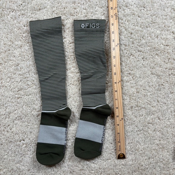 FIGS Compression Socks Olive Green White Stripe "100% AWESOME" Logo Size M - Picture 1 of 4
